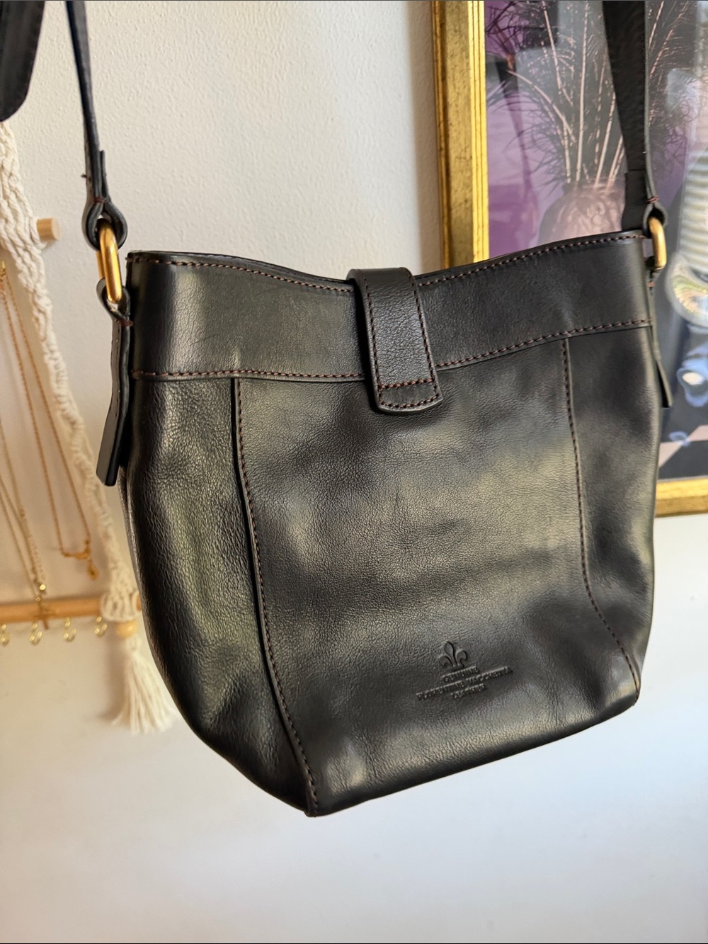 Dooney & Bourke Florentine Leather Sadie Feed Bag - Picture 4 of 9